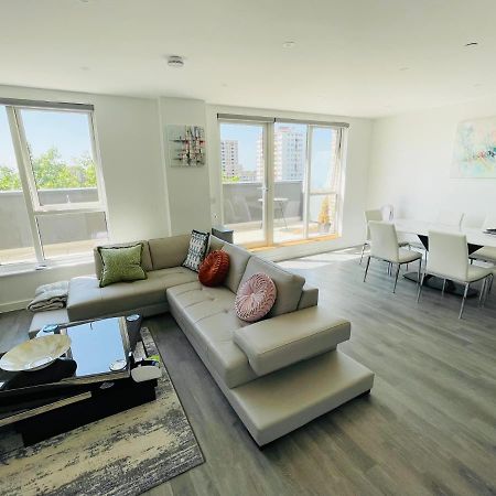 Modern Penthouse Flat With Free Indoor Parking Leilighet London Eksteriør bilde